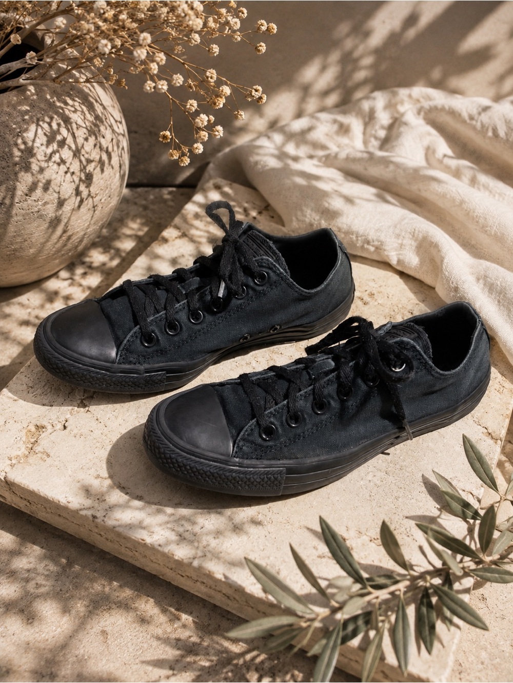 Converse Black Monochrome Low Top Sneakers Men’s 7 Women’s 9 - Picture 3 of 9